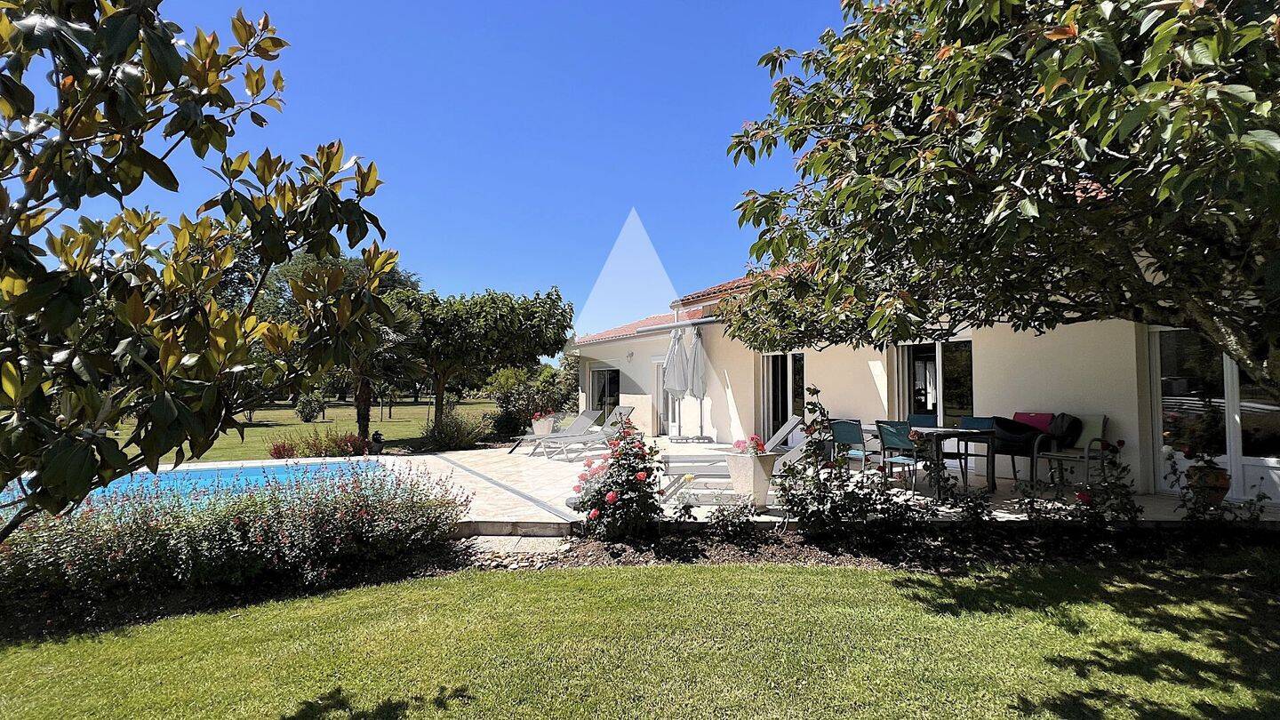 Maison à vendre, 215m², SAINT MEDARD DE GUIZIERES