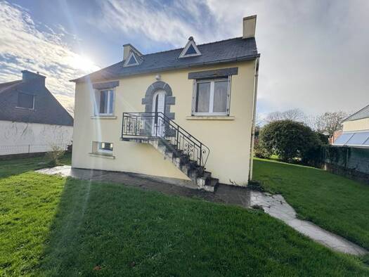 Maison de plain-pied à vendre 81 360 € 3 pièces 2 chambres 61 m² 657 m² de terrain Plonévez-du-Faou 29530