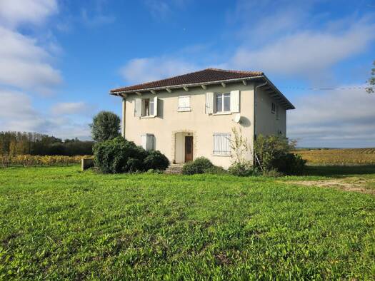 Maison à vendre 155 150 € 10 pièces 7 chambres 292 m² 3 000 m² de terrain Verrieres 16130