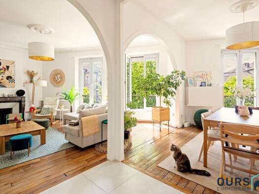 Appartement à vendre 399 000 € 3 pièces 2 chambres 90 m² Étage 2/3 République-Gare-Porte de Paris Saint-Denis 93200