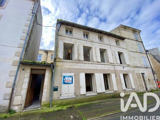 Maison de ville à vendre 89 000 € 6 pièces 4 chambres 103,5 m² 64 m² de terrain Centre Ville Saint-Maixent-l'École 79400