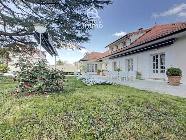 Maison à vendre, 320m², SAINT PIERRE DE CHANDIEU