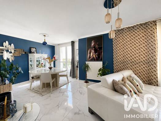 Appartement à vendre 148 000 € 4 pièces 3 chambres 92 m² 4 étages Vauvert Bourges 18000