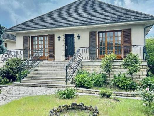 Maison à vendre 233 200 € 6 pièces 4 chambres 158 m² Saint-Amand-Montrond 18200