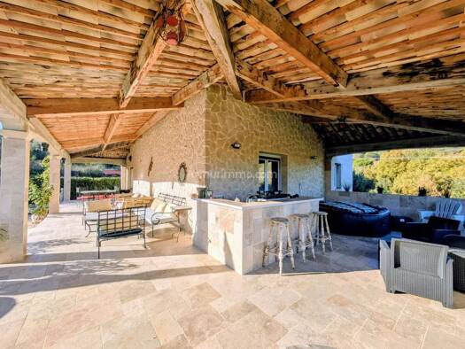 Villa à vendre 469 000 € 6 pièces 5 chambres 196 m² 2 500 m² de terrain Salernes 83690