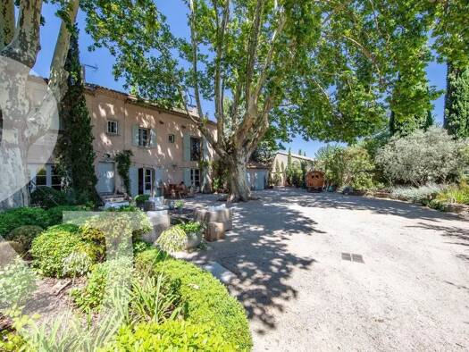 Maison à vendre 1 995 000 € 10 pièces 6 chambres 254 m² 1 195 m² de terrain Paradou 13520