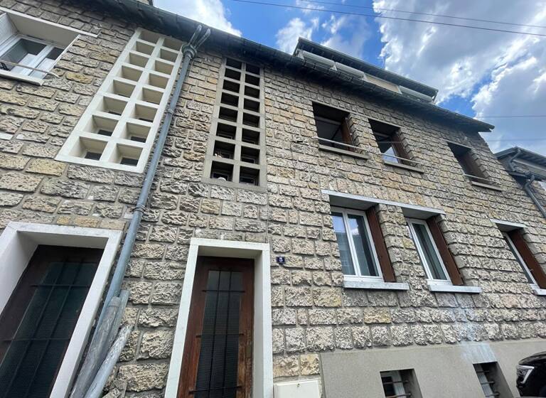 Appartement à louer 700 € 3 pièces 2<br/>chambres 54 m²<br/>superficie RDC<br/>étage Saint Clément-Jardin des Plantes-Grammont Rouen 76100