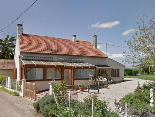 Maison de plain-pied à vendre 157 000 € 3 pièces 3 chambres 130 m² 904 m² de terrain Bragny sur Saone 71350