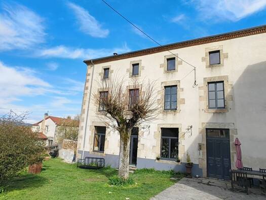 Maison à vendre 169 000 € 8 pièces 4 chambres 150 m² 570 m² de terrain Bertignat 63480