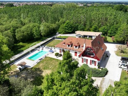 Maison à vendre 1 200 000 € 16 pièces 7 chambres 425 m² 4 237 m² de terrain La Torte-Berre Dax 40100