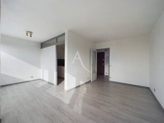 Appartement à vendre 170 000 € 2 pièces 1 chambre 50 m² Étage 5/6 Nord Vetraz Monthoux 74100