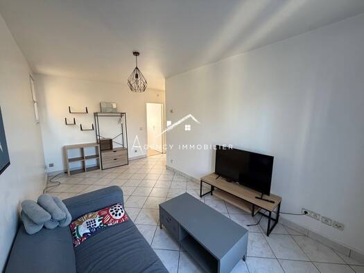 Appartement à louer 1 180 € 3 pièces 2 chambres 52 m² Étage 1/2 Allée de la Tour Villemomble 93250