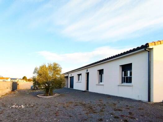 Maison à vendre 199 500 € 4 pièces 3 chambres 102 m² 805 m² de terrain Jarnac-Champagne 17520