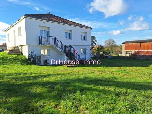 Maison à vendre 233 000 € 6 pièces 3 chambres 108 m² 937 m² de terrain La Chaize le Vicomte 85310