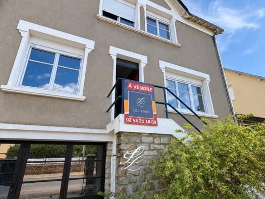 Maison à vendre 236 250 € 8 pièces 5 chambres 163 m² 56 m² de terrain Sablé-sur-Sarthe 72300