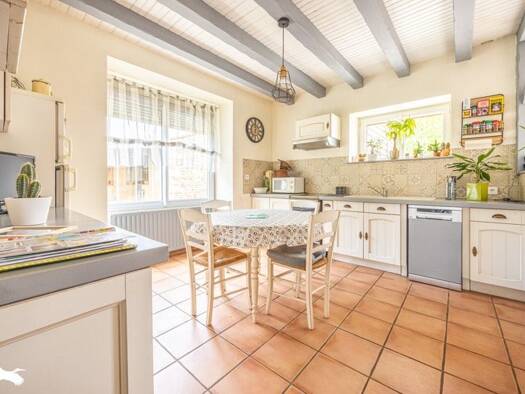 Maison à vendre 249 950 € 7 pièces 4 chambres 160 m² 1 871 m² de terrain Saint Médard Fontenay-le-Comte 85200