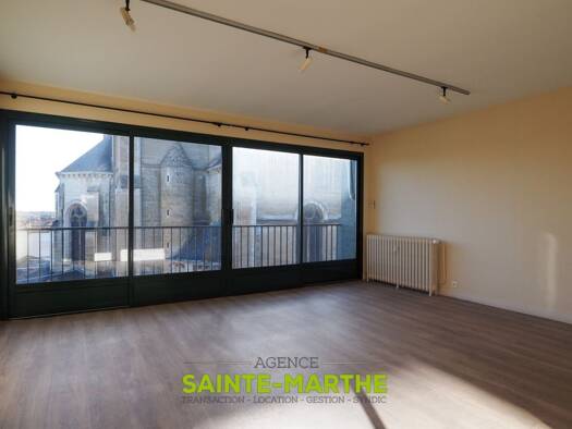 Appartement à louer 930 € 3 pièces 2 chambres 82 m² Étage 4/4 Niort 79000