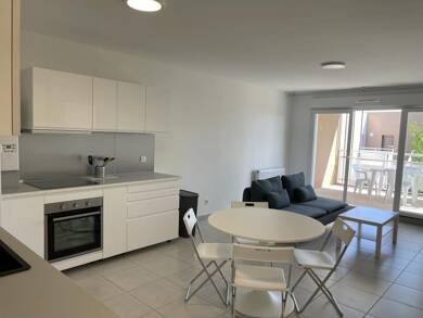 Appartement à louer 940 € 2 pièces 1 chambre 45 m² 1er étage Craus La Fare-les-Oliviers 13580