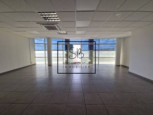 Espace bureau à louer 2 490 € 100 m² de bureaux divisible à partir de 9 m² Fort-de-France 97200