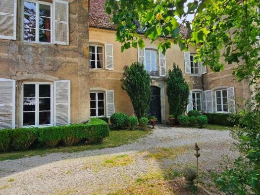 Château à vendre 880 000 € 10 pièces 5 chambres 337 m² 3 124 m² de terrain Chaucenne 25170