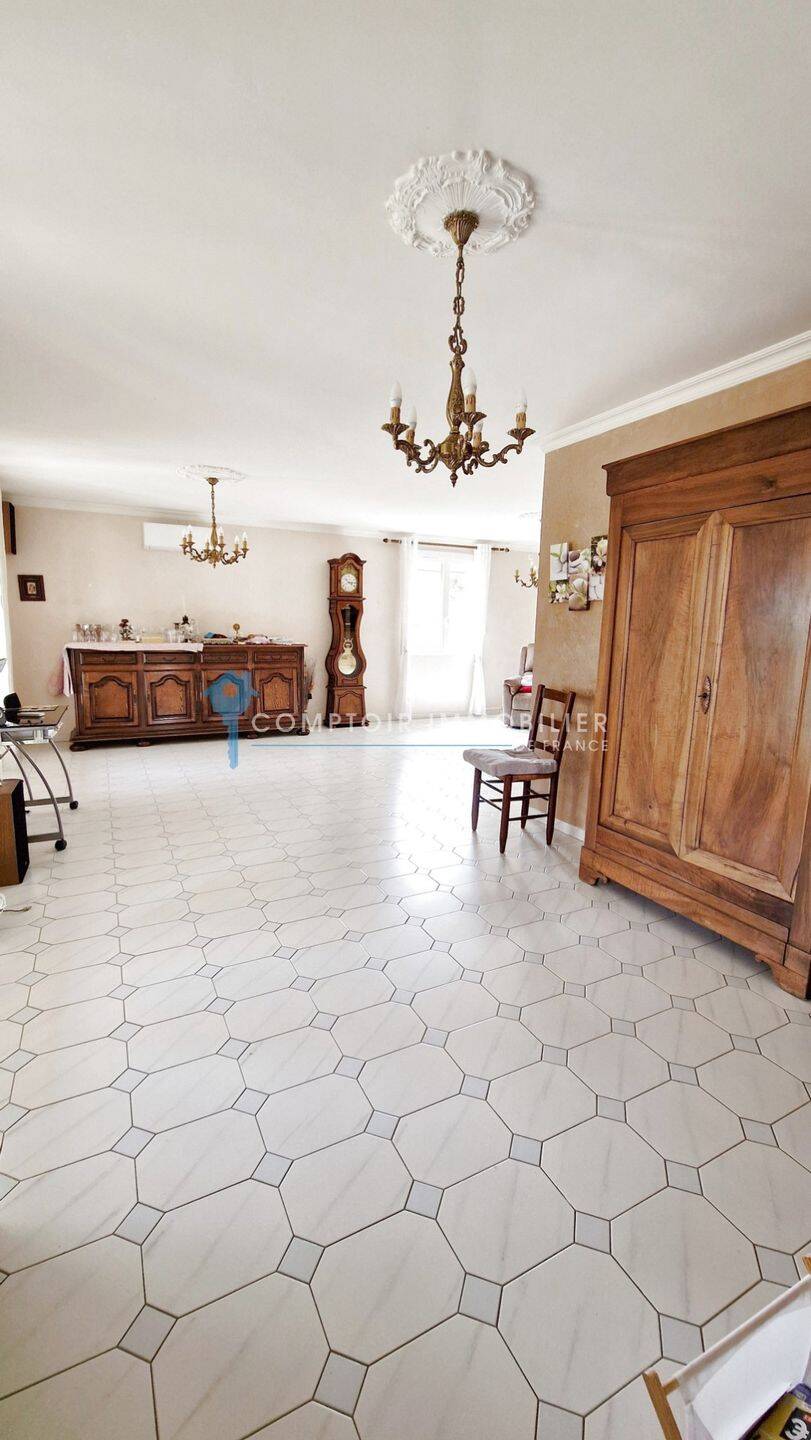 Maison à vendre, 146m², SAINT JULIEN LES ROSIERS