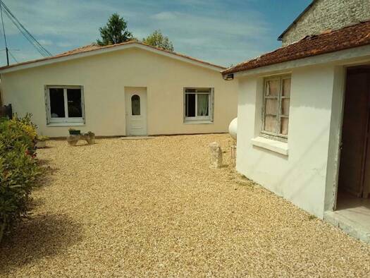 Maison de plain-pied à vendre 129 000 € 5 pièces 2 chambres 98 m² 246 m² de terrain Siecq 17490