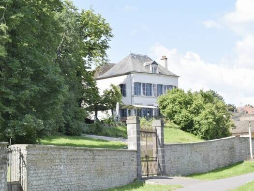 Maison à vendre 895 000 € 10 pièces 7 chambres 315 m² 13 000 m² de terrain Mercurey 71640