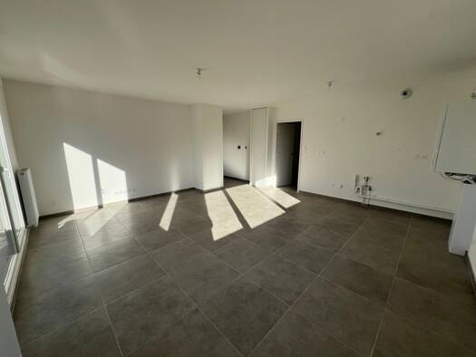 Appartement à vendre - Première occupation 375 000 € 3 pièces 2 chambres 75 m² RDC/3 Nord Vétraz-Monthoux 74100