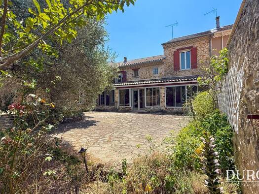 Ferme à vendre 423 000 € 7 pièces 4 chambres 245 m² 1 200 m² de terrain Piolenc 84420