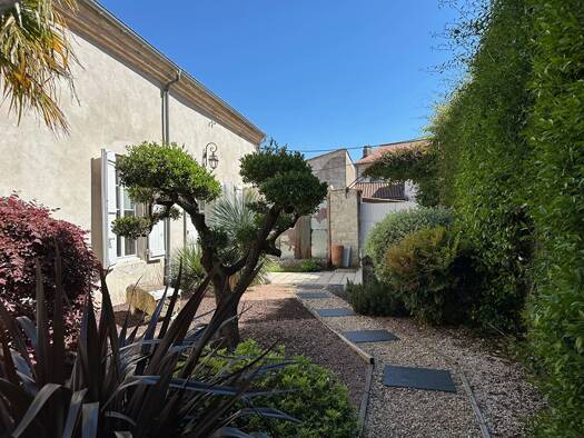 Maison de ville à vendre 549 000 € 6 pièces 3 chambres 262 m² 3 779 m² de terrain Agen 47000