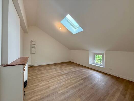 Appartement à louer 730 € 3 pièces 2 chambres 77 m² Étage 2/2 Ville-Basse Montélimar 26200