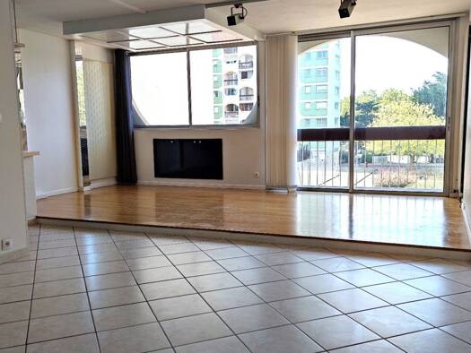 Appartement à vendre 220 500 € 5 pièces 4 chambres 109 m² Étage 2/14 La Roseraie Angers 49000