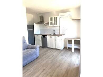 Appartement à louer 690 € 2 pièces 1 chambre 35 m² Dernier étage, Étage 1/1 St Maximin la Ste Baume 83470