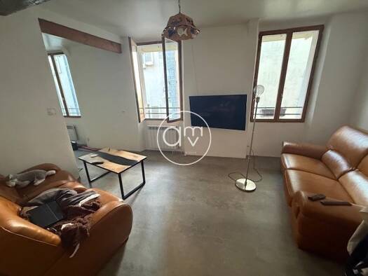 Appartement à louer 605 € 2 pièces 1 chambre 54 m² Étage 2/3 Hyères 83400