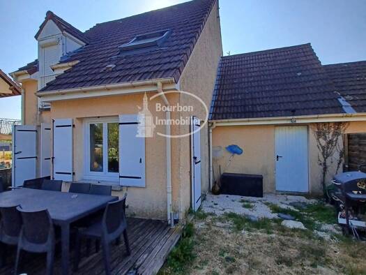 Maison à vendre 110 000 € 6 pièces 5 chambres 81 m² 530 m² de terrain Pierrefitte-sur-Loire 03470