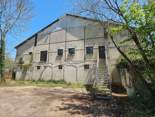 Local d'activités à vendre 140 000 € 270 m² d'espace de stockage Bas Maule 78580
