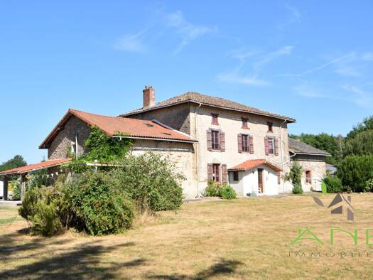 Maison à vendre 492 400 € 13 pièces 5 chambres 317,1 m² 20 443 m² de terrain Saint-Bazile 87150