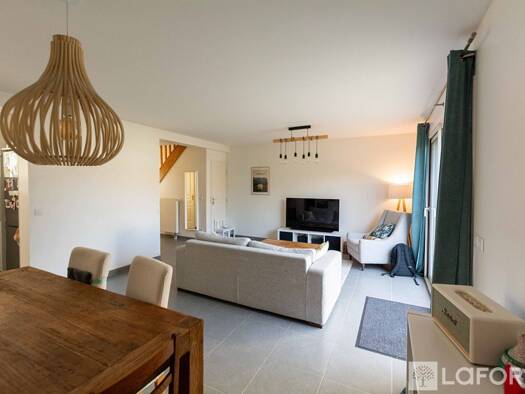 Maison de plain-pied à vendre 345 000 € 4 pièces 3 chambres 96 m² 262 m² de terrain Victor Hugo Sainte-Geneviève-des-Bois 91700