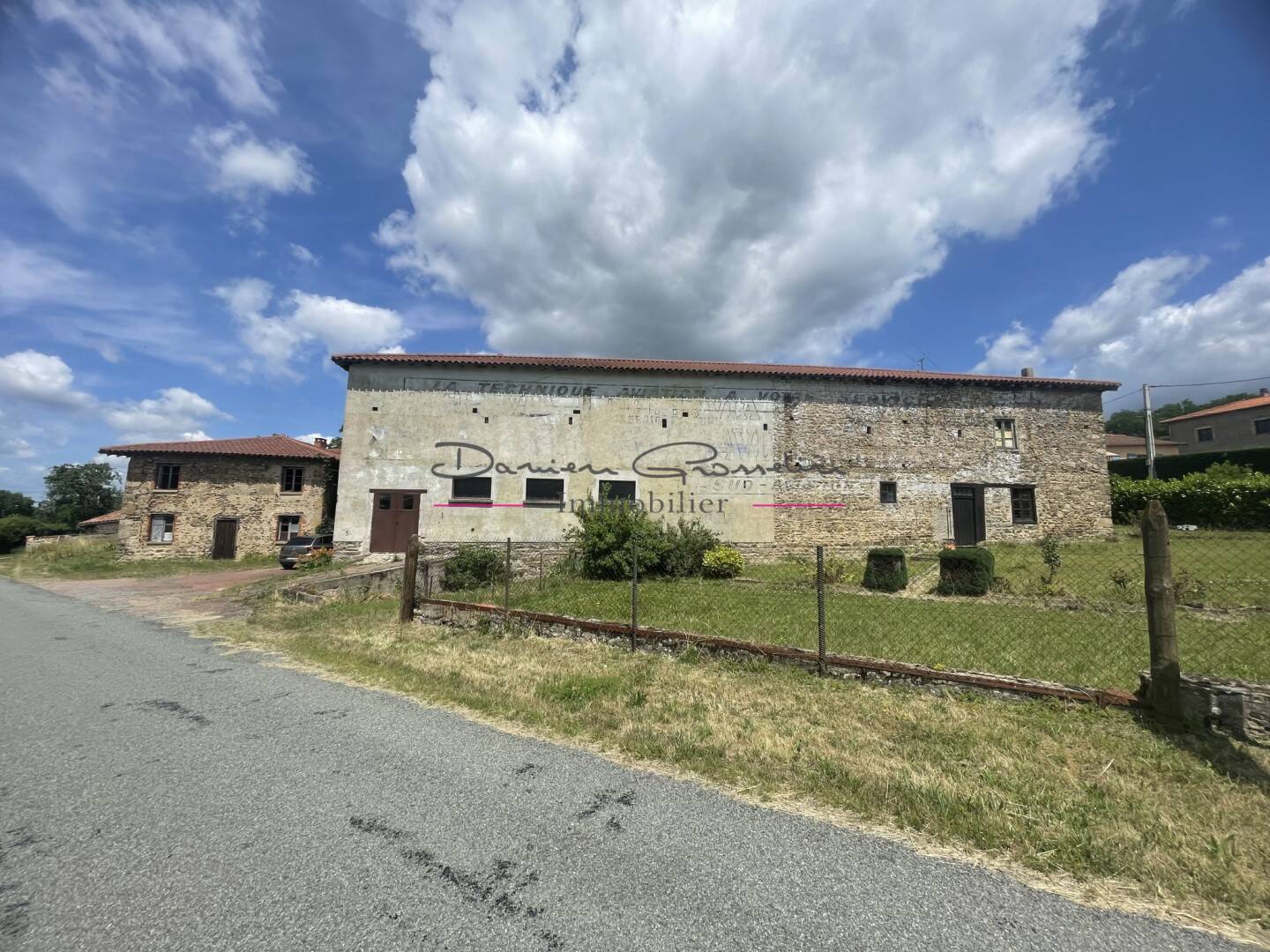 Maison à vendre, 400m², SAINT SYMPHORIEN DE LAY