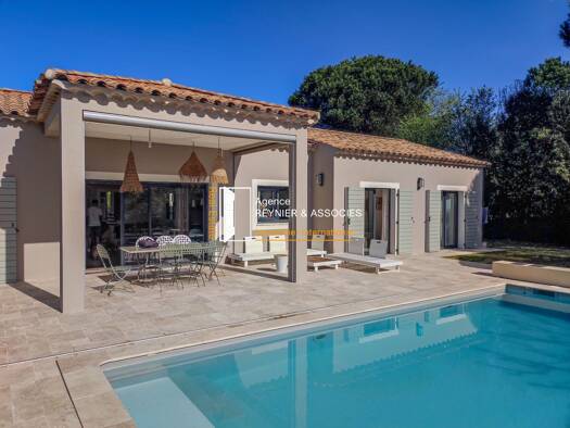 Maison de plain-pied à vendre 880 000 € 6 pièces 4 chambres 113 m² 980 m² de terrain Le Plan-de-la-Tour 83120