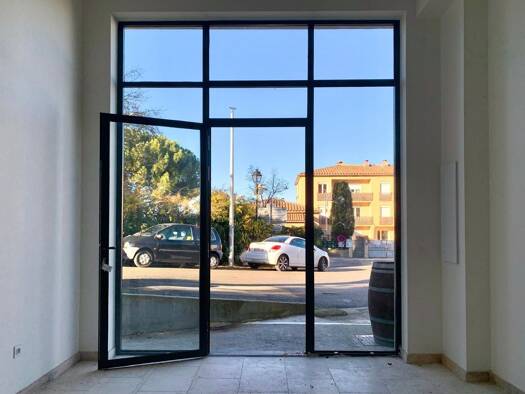 Local commercial à vendre 264 600 € 44 m² de surface de vente Bonnieux 84480