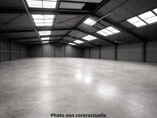 Local d'activités à vendre 549 000 € 780 m² d'espace de stockage La Chapelle-Saint-Luc 10600