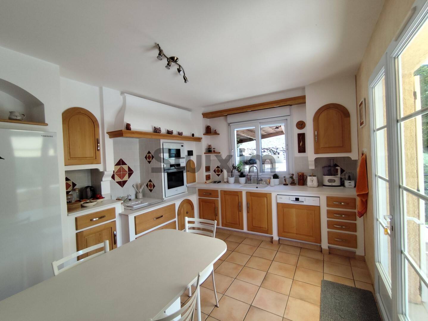 Maison à vendre, 160m², SAINT JEAN DE MARUEJOLS ET AVEJAN