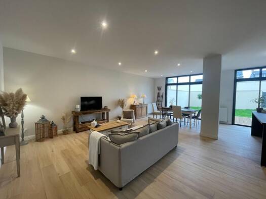 Maison à vendre 545 970 € 8 pièces 6 chambres 222 m² 68 m² de terrain Gare-Leclerc Le Mans 72000