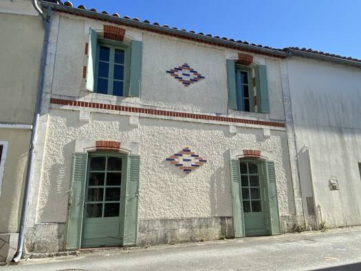 Maison à vendre 95 000 € 3 pièces 2 chambres 82 m² 130 m² de terrain Bassac 16120