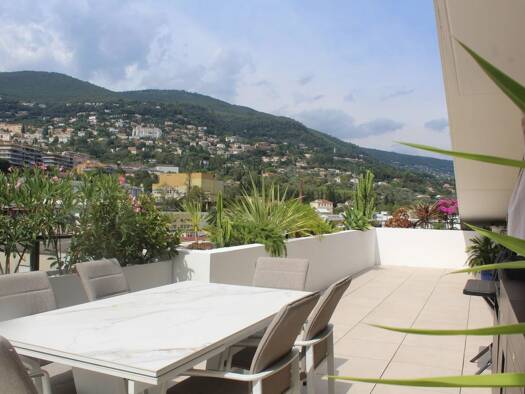 Appartement à vendre 493 500 € 4 pièces 2 chambres 97,22 m² Étage 4/4 Saint Claude (Canton Sud) Grasse 06130