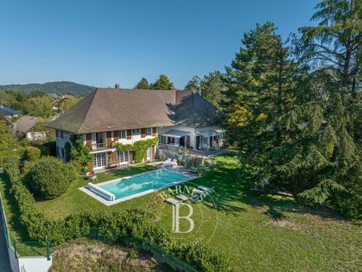 Villa à vendre 2 810 000 € 11 pièces 6 chambres 369,7 m² 1 505 m² de terrain Annecy 74940