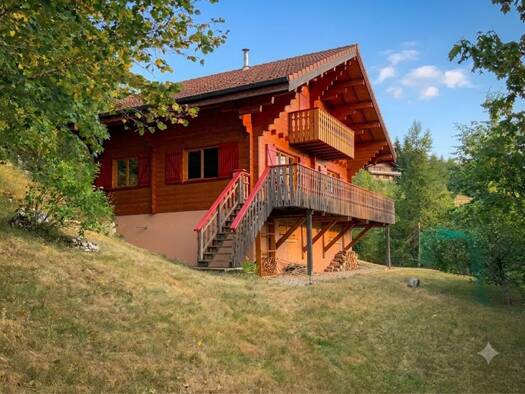 Chalet à vendre 475 000 € 5 pièces 4 chambres 122 m² 2 600 m² de terrain Foncine-le-Haut 39460