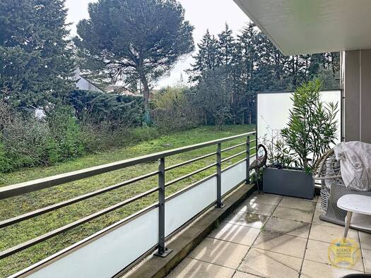 Appartement à vendre 186 000 € 2 pièces 1 chambre 46 m² RDC/3 Centre Les Angles 30133