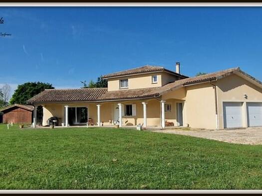 Maison à vendre 329 000 € 5 pièces 3 chambres 145 m² 2 200 m² de terrain Bâgé-Dommartin 01380